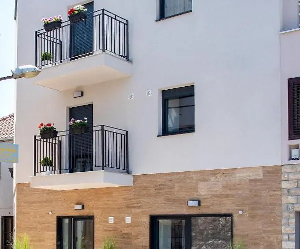 Luxury Azalea Apartment